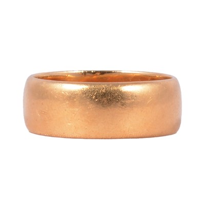 Lot 148 - An 18 carat yellow gold wedding band.