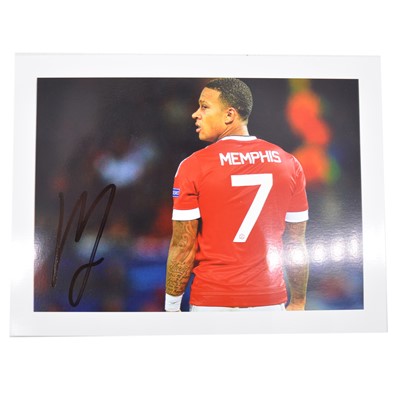 Lot 259 - Signed Memphis Depay 5x7 colour photograph, Manchester United