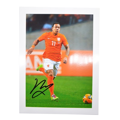 Lot 462 - Signed Memphis Depay 5x7 colour photograph, Netherlands