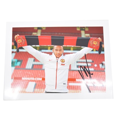 Lot 260 - Signed Memphis Depay 5x7 colour photograph, Manchester United