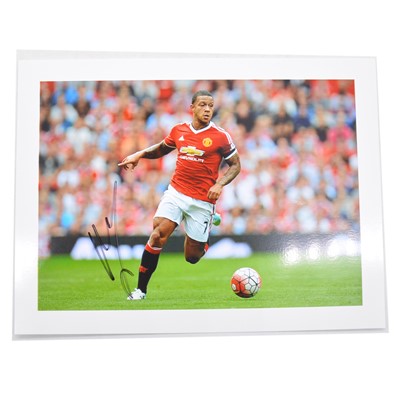 Lot 258 - Signed Memphis Depay 5x7 colour photograph, Manchester United