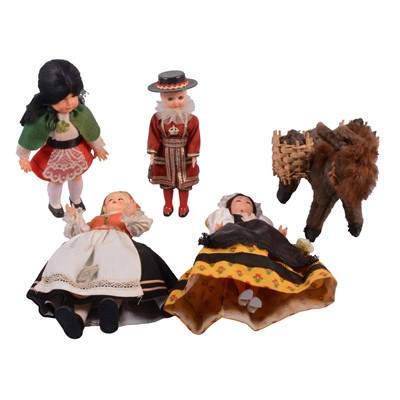 Lot 156 - Collection of Worldwide costume/ travel dolls