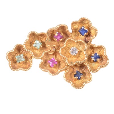 Lot 185 - An 18 carat yellow gold gemset brooch.