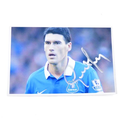 Lot 185 - Signed Gareth Barry 6x4 colour photographs, Everton