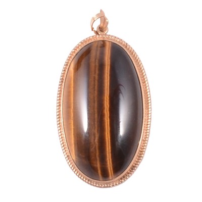 Lot 334 - A 9 carat yellow gold tiger's eye pendant.