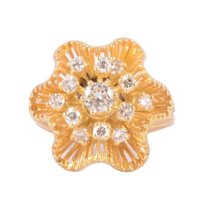 Lot 117 - A 1970's diamond cluster ring.