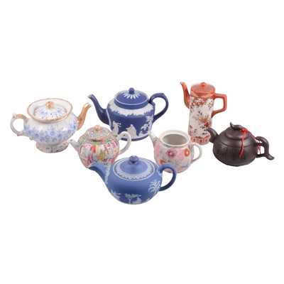 Lot 15 - Collection of decorative teapots