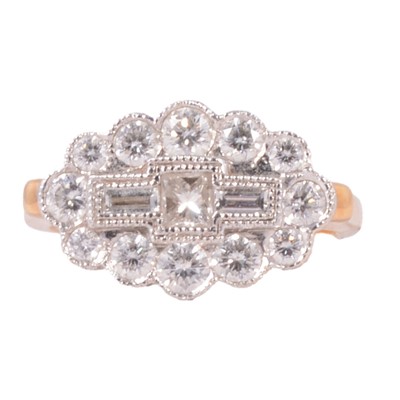 Lot 124 - A diamond cluster ring.