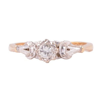 Lot 78 - A diamond solitaire ring.