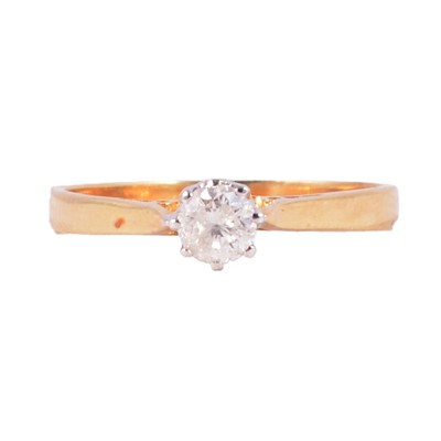 Lot 77 - A diamond solitaire ring.