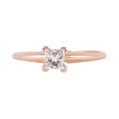 Lot 82 - A diamond solitaire ring.