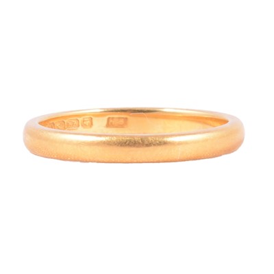 Lot 145 - A 22 carat yellow gold wedding band.