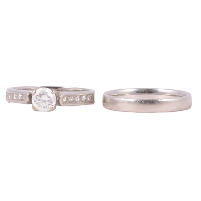 Lot 80 - A diamond solitaire ring, and platinum wedding band.