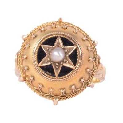 Lot 133 - A Victorian target ring (conversion).