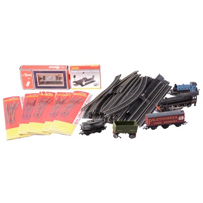 Lot 212 - OO gauge model railway locomotives, coaches, wagons and track