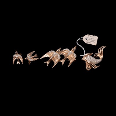 Lot 1184 - Trifari fish brooch, and a Coro Duette swifts in flight fur clip and earclips.