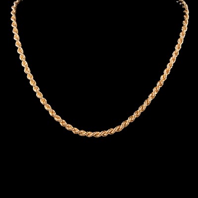 Lot 353 - A yellow metal twisted rope link chain necklace.