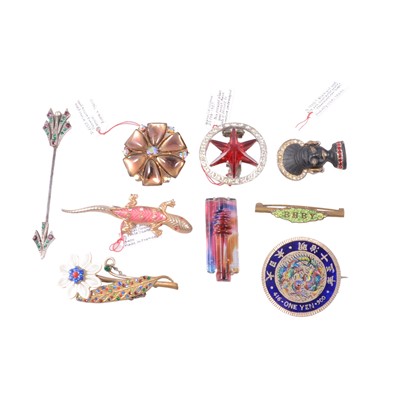 Lot 1222 - Sixteen novelty vintage pins and brooches.