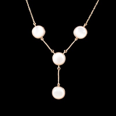 Lot 377 - A mother-of-pearl necklace.