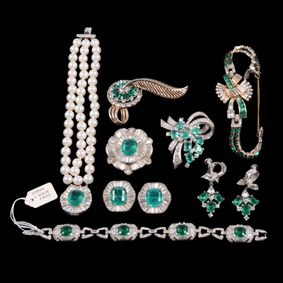 Lot 1200 - A collection of Jomaz, Mazer and similar paste and faux emerald jewellery.