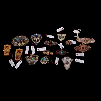 Lot 1217 - 1930's and later Czechoslovakian paste set jewellery.