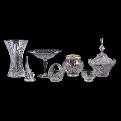 Lot 73 - A collection of glasswares