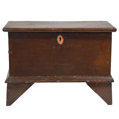 Lot 264 - Stained oak coffer