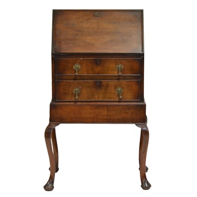 Lot 291 - Ladies mahogany bureau