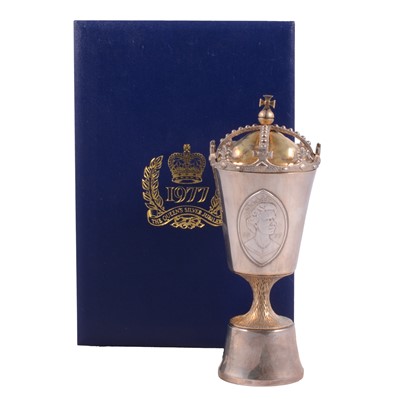 Lot 143 - Silver Jubilee lidded goblet, Pobjoy Mint, London 1977.