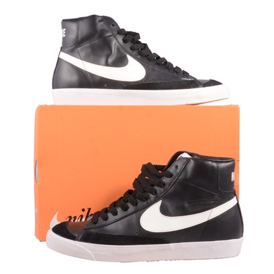 Lot 77 - Nike, Blazer Mid '77 PRM VNTG, Black/white-team orange-sail, UK11