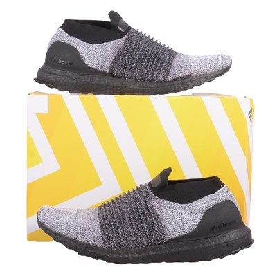 Lot 29 - Adidas Ultraboost Laceless, black/grey, UK10