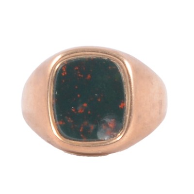 Lot 142B - A 9 carat yellow gold bloodstone signet ring.