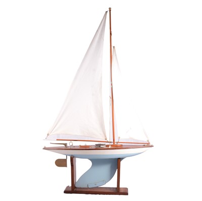 Lot 119 - Bowman Pond Racing yacht, on stand