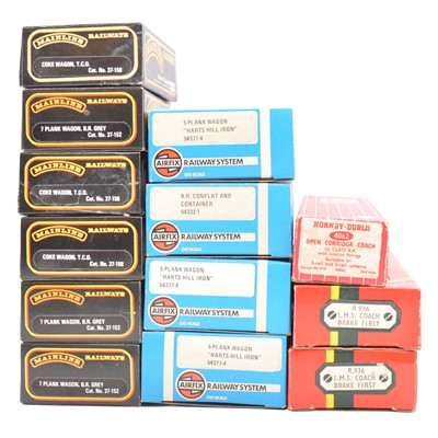 Lot 216 - Forty-one OO gauge wagons and coaches