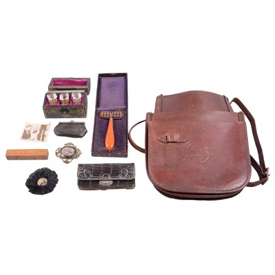 Lot 126 - Collection of assorted ladies' accoutrements