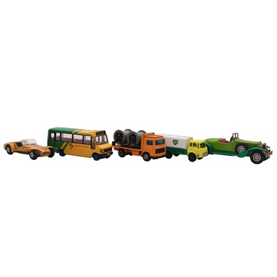 Lot 32 - Four trays of die-cast model vehicles