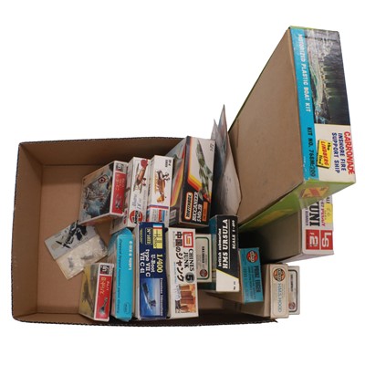 Lot 188 - Sixteen model ship and aircraft kits, including Airfix, Lindberg and others, boxed