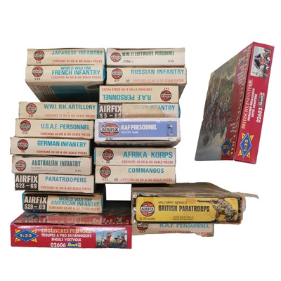 Lot 194 - Seventeen Airfix OO scale figure sets, with two Revell 1/35 scale figure sets, all boxed