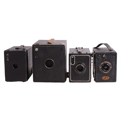 Lot 142 - An assortment of box cameras