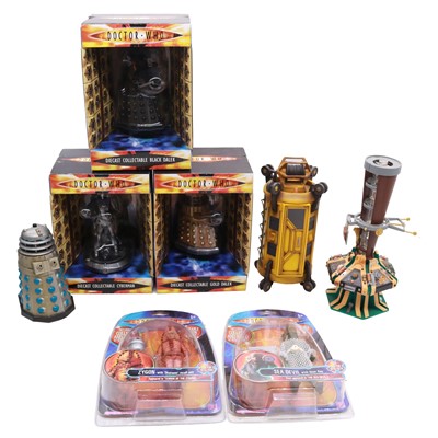 Lot 208 - Dr Who action figures and playset