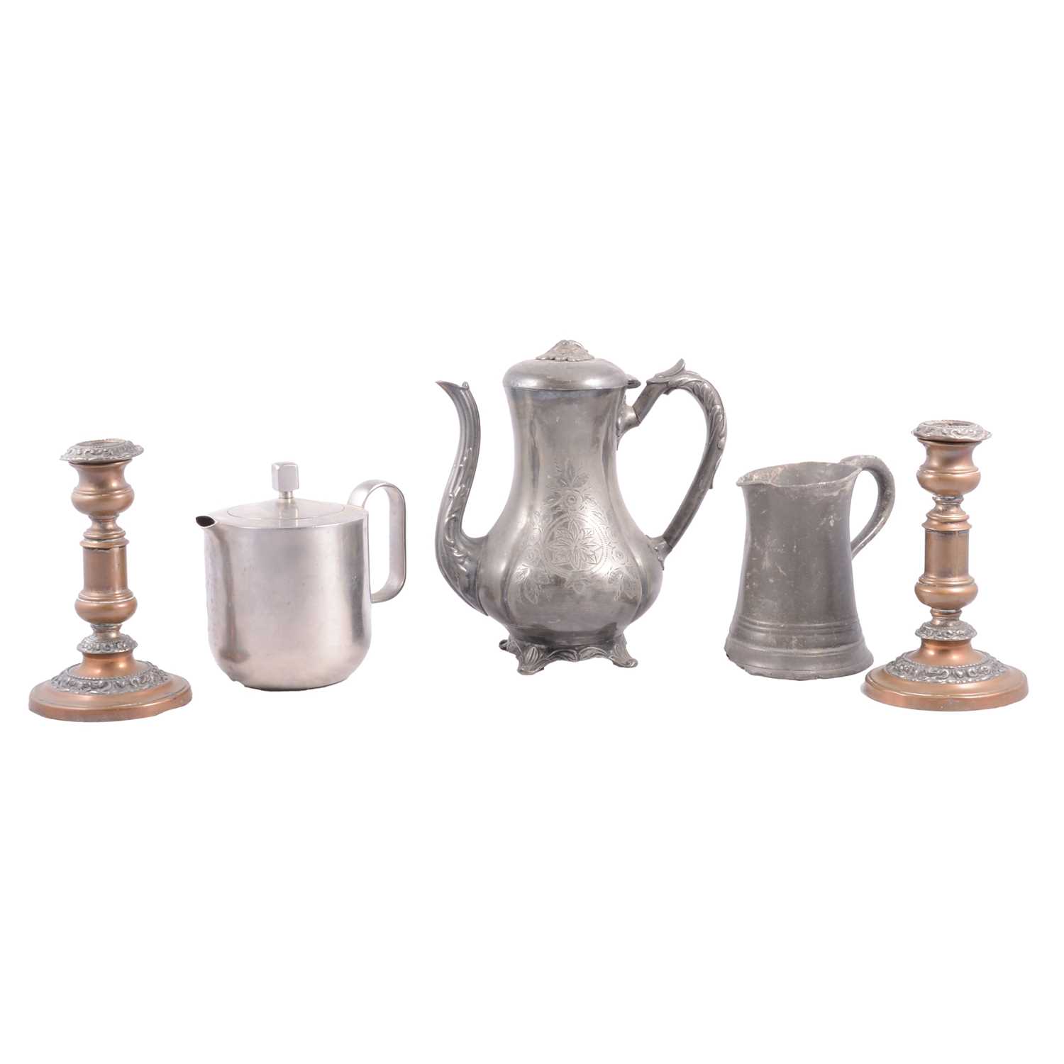 Lot 83 - A collection of plated ware