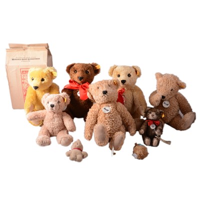 Lot 285 - Seven modern Steiff replica teddy bears