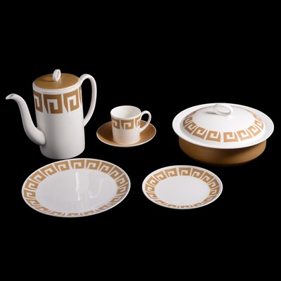 Lot 82 - Wedgwood bone china dinner service Old Gold Keystone, designed by Susie Cooper