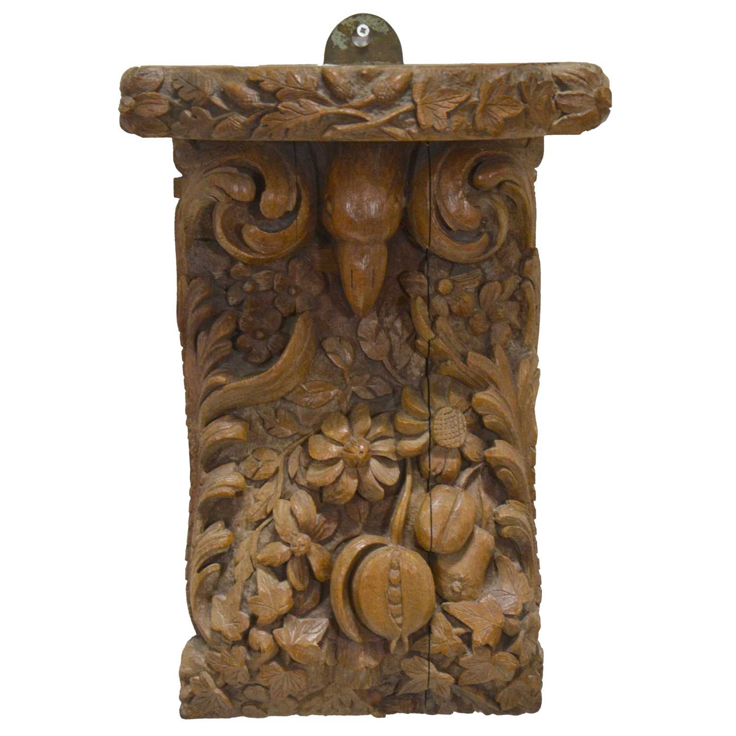 Lot 88 - Carved oak wall bracket