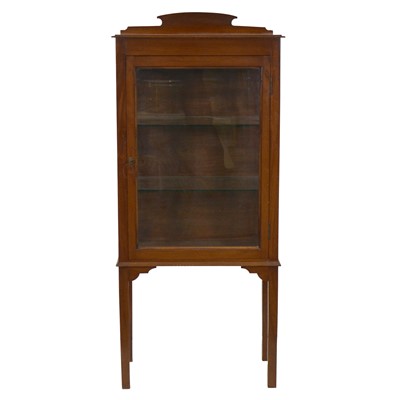 Lot 424 - Edwardian mahogany china cabinet