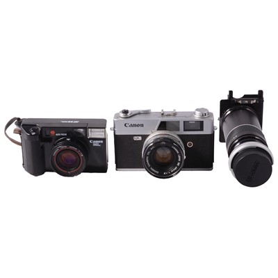 Lot 133 - Small collection of Cameras and photography equipment
