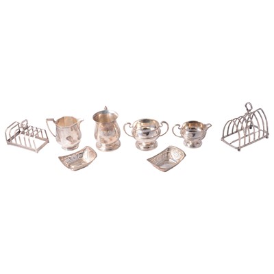 Lot 244 - Silver baluster-shape mug, Roberts & Dore Ltd., Birmingham 1977.