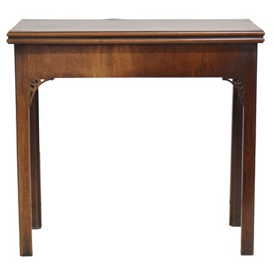 Lot 469 - George III oak tea table