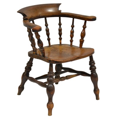 Lot 424 - Elm and beech smokers bow chair
