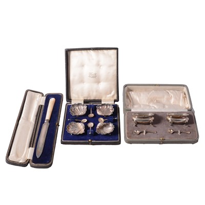 Lot 237 - Set of four silver salts with spoons, Robert Pringle & Sons, Birmingham 1901, and other silverwares.